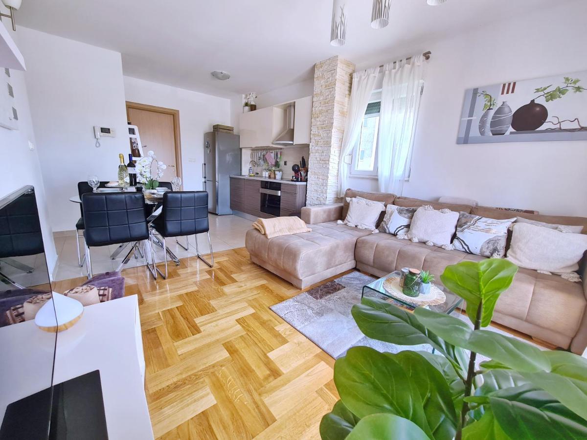 Luxury Apartment Salona Buitenkant foto