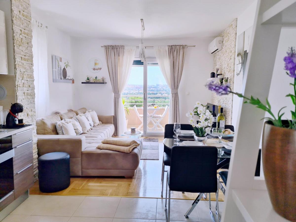Luxury Apartment Salona Buitenkant foto