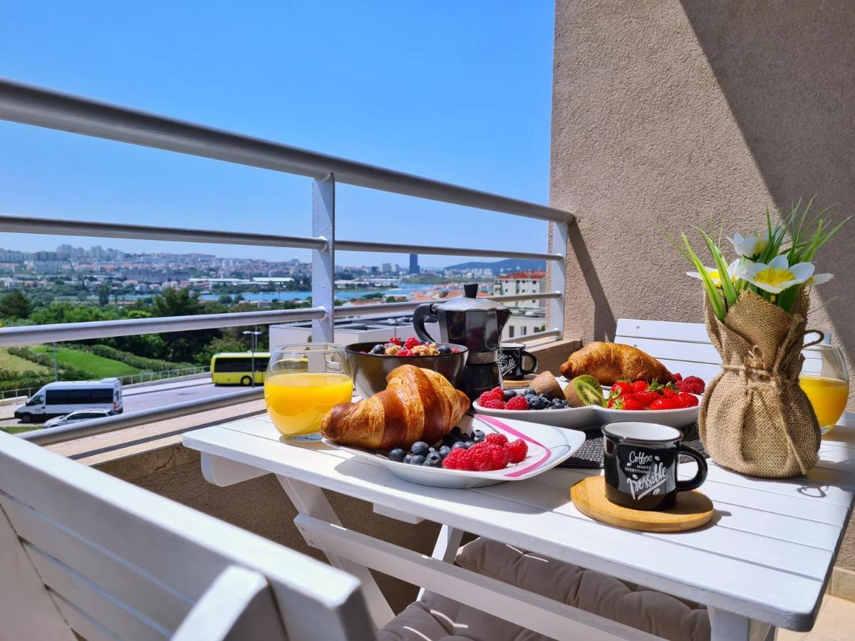 Luxury Apartment Salona Buitenkant foto