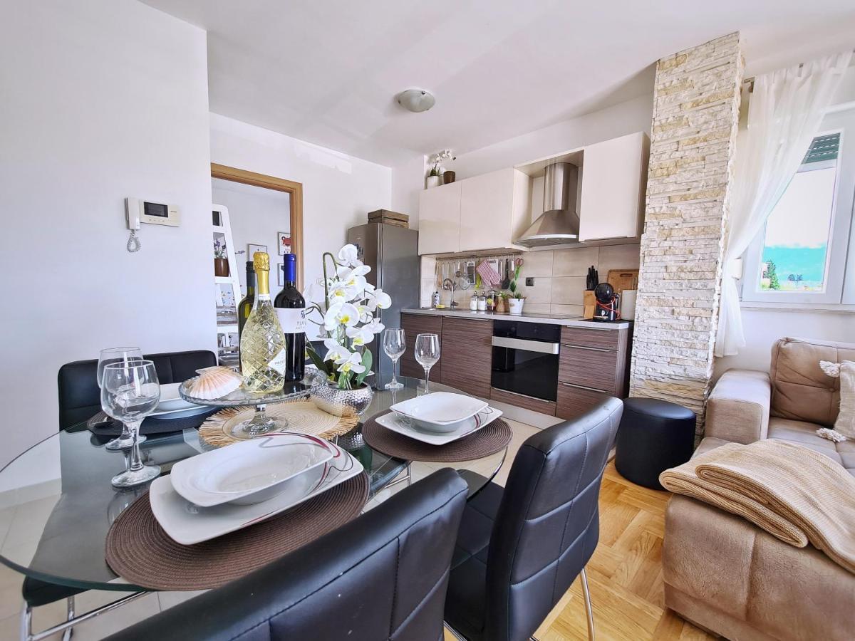 Luxury Apartment Salona Buitenkant foto